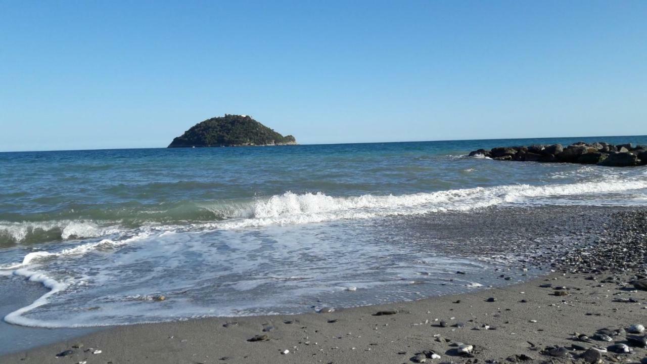 Appartamento vista mare Albenga Esterno foto